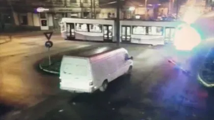 Maşină de poliţie lovită de tramvai la Timişoara