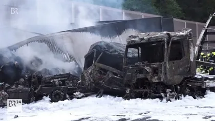 Un şofer român a făcut prăpăd pe o autostradă din Germania. Din cauza sa au ars trei tiruri VIDEO