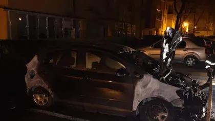 Trei maşini şi o autoutilitară parcate pe străzile din Botoşani, incendiate