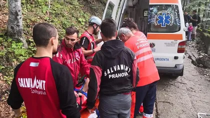 Turistă din Danemarca, salvată de salvamontiştii din Prahova după ce a căzut 15 metri într-o râpă