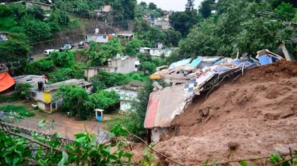Alunecările de teren au provocat şase morţi, între care trei copii. Victimele participau la o petrecere de absolvire