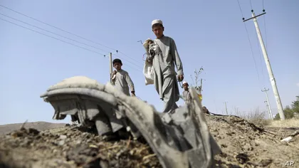 Autobuz cu pasageri, aruncat în aer în Afganistan. Peste 30 de morţi