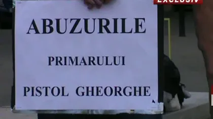 Protest în faţa primăriei Buftea. Primarul liberal Gheorghe Pistol, acuzat de abuzuri