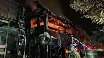 Incendiu puternic la un restaurant din centrul Galaţiului. Zeci de oameni au fost evacuaţi VIDEO