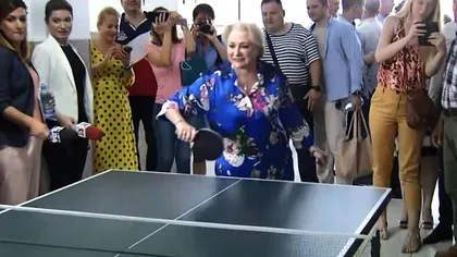 Viorica Dăncilă şi Eugen Teodorovici, la o partidă de ping-pong. Premierul, către Teodorovici: Te remaniez VIDEO
