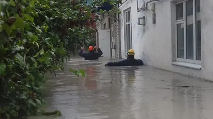 Inundaţii catastrofale în Rusia. La Krasnodar se trece strada înot sau cu barca VIDEO