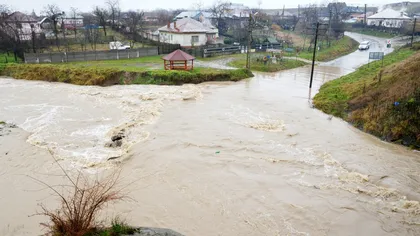 Pericol de inundaţii în mai multe judeţe din Moldova şi Dobrogea. Hidrologii au emis avertizări cod galben