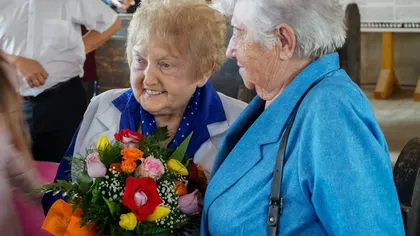 A murit Eva Mozes, celebra supravieţuitoare a Holocaustului. Dr. Mengele a făcut experimente pe ea şi sora ei