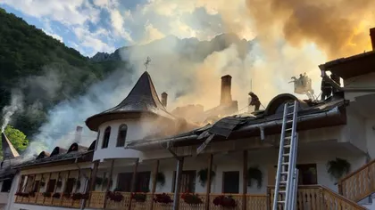 S-a aflat cauza incendiului de la Mănăstirea Râmeţ. Toţi pompierii au fost retraşi din dispozitiv