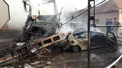 Un TIR şi un autoturism au luat foc, după ce au intrat în coliziune pe un drum judeţean din Constanţa