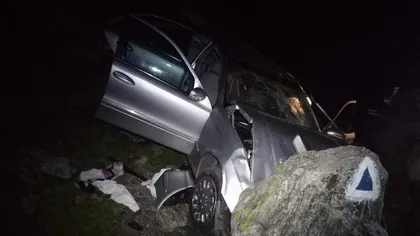 Primele IMAGINI de la accidentul cu cinci victime pe Transfăgărăşan. O maşină a căzut într-o prăpastie de 20 de metri