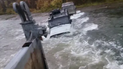 Accident teribil: 10 morţi, între care şase copii, după ce au încercat să treacă un râu cu maşina de teren