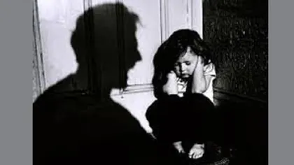 Atenţie părinţi! Pălmuitul copiilor şi alte violenţe domestice au fost  interzise prin lege