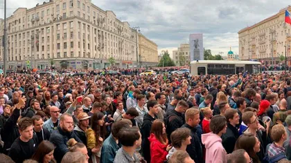 Aproximativ 40.000 de persoane manifestează la Moscova pentru alegeri libere