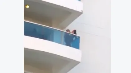 Au făcut amor pe balcon, dar nu au testat balustrada. Trecătorii au chemat imediat ambulanţa
