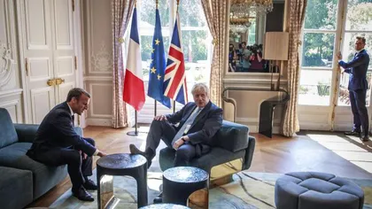 Gafă impardonabilă din partea premierului: şi-a pus picioarele pe masa preşedintelui ţării VIDEO