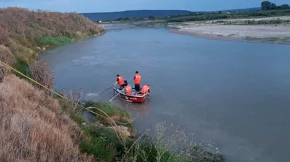 Scafandrii caută de 3 zile trupul unei fetiţe de 8 ani care s-ar fi înecat în râul Moldova