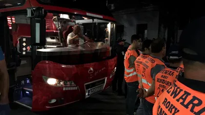Dinamo, prima reacţie oficială după ce autocarul a fost atacat de huligani. 