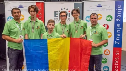 Elevi români medaliaţi cu aur şi argint la Olimpiada Europeană de Informatică