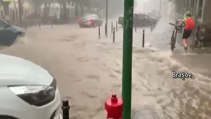România măturată de furtuni puternice. Ploi torenţiale în mai multe judeţe