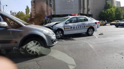O maşină de poliţie, implicată într-un accident, în centrul Capitalei