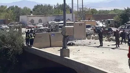 Atentat în Afganistan. Preşedintele ţării a trecut pe lângă moarte, după ce vehiculul în care se afla a fost atacat