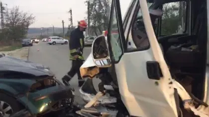 Accident cu 7 victime în Lugoj după ce o autoutilitară s-a ciocnit violent cu un autoturism. Patru dintre răniţi sunt copii