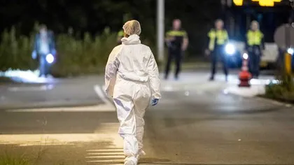 Un fotbalist cunoscut a fost asasinat azi-noapte la Amsterdam. El a fost împuşcat în propria maşină