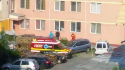 Un bărbat de 54 de ani din Aleşd a murit, după ce a căzut de la etajul 3 al unui bloc