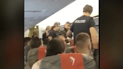 Român reţinut la bordul unui avion după ce a bătut o stewardesă. Momente de panică într-un avion aterizat de urgenţă la Viena - VIDEO