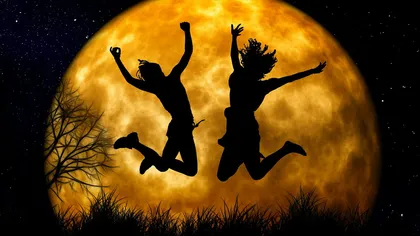 Horoscop WEEKEND de DRAGOSTE 13-15 septembrie 2019. Ce aduce zodiilor cea mai romantică Lună plină a anului şi nu numai?