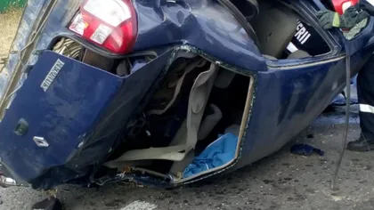 Accident teribil în Argeş. O maşină s-a izbit de un pod şi s-a răsturnat, sunt patru victime VIDEO