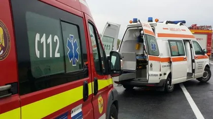 Ambulanţă SMURD, implicată într-un accident în Bucureşti: trei membri ai echipajului, răniţi