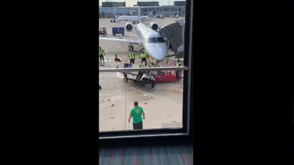 Panică pe pistă. Maşină scăpată de sub control pe aeroportul din Chicago VIDEO