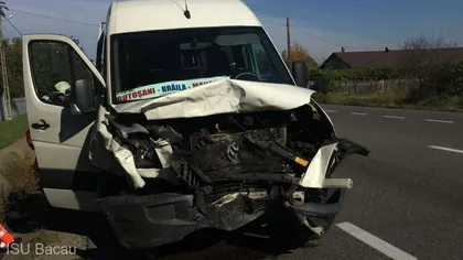 ACCIDENT GRAV în Bacău: un microbuz plin cu pasageri s-a izbit de un autoturism. Sunt şase victime