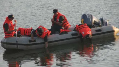 O barcă în care erau 20 de copii s-a RĂSTURNAT pe Dunăre