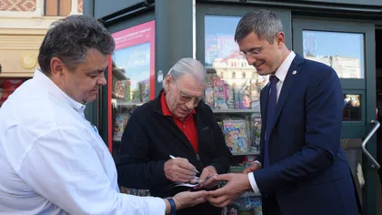 Dan Barna s-a umplut de ridicol la Oradea. S-a oferit să-i dea un autograf lui Emeric Ienei, nerecunoscându-l pe marele antrenor VIDEO