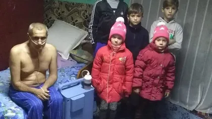 Amărăciune mare într-o familie din Botoşani. Părinţii, ambii bolnavi, adorm flămânzi pentru a-şi putea hrăni cei 5 copilaşi FOTO