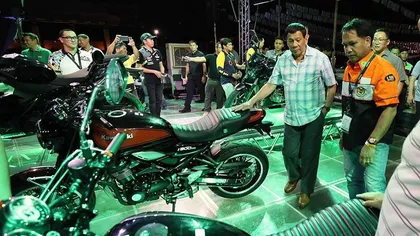 Preşedintele filipinez, implicat într-un accident cu motocicleta FOTO