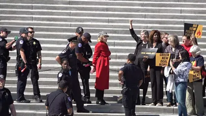 Actriţa Jane Fonda, arestată în timpul unui protest împotriva schimbărilor climatice VIDEO