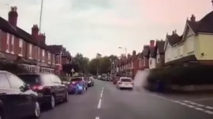 COD RUTIER: Un şofer a primit 25.000 de lei amendă pentru că a stropit intenţionat cu maşina o femeie VIDEO