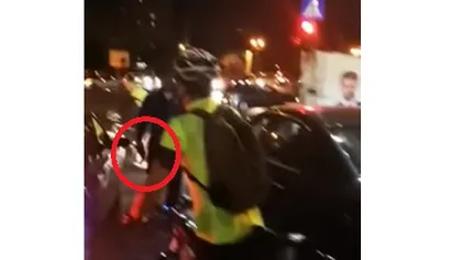 Biciclişti ameninţaţi cu pistolul în Bucureşti. Poliţia îl caută pe şoferul pistolar