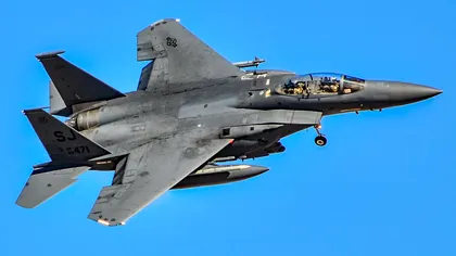 Două avioane de luptă americane F-15E Strike Eagle au bombardat un depozit de armament controlat de SUA