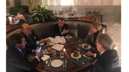 Dăncilă, cină alături de avocatul lui Trump, care implică România într-un mare scandal de corupţie GALERIE FOTO