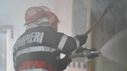 Incendiu puternic într-un bloc din Constanţa: 50 de persoane au fost evacuate