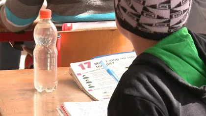 Farsă terminată la spital pentru un elev de 13 ani: colegii i-au pus săpun lichid în sticla de apă