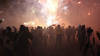 Incident groaznic la un festival important. Un uriaş balon de foc a căzut peste spectatori VIDEO