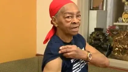 O bunicuţă de 82 de ani a bătut-măr un tânăr de 28 de ani care venise la furat VIDEO