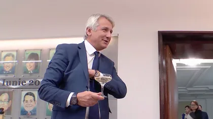 Teodorovici a închinat un pahar de şampanie la plecarea de Finanţe: 
