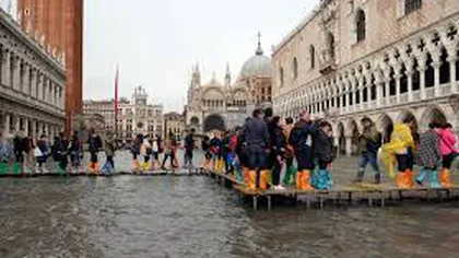 Veneţia, noi inundaţii. O femeie a murit şi un viaduct s-a surpat în urma intemperiilor